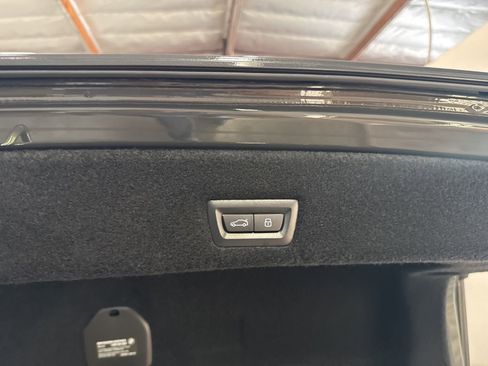 Used 2025 BMW i7 xDrive60 image 31