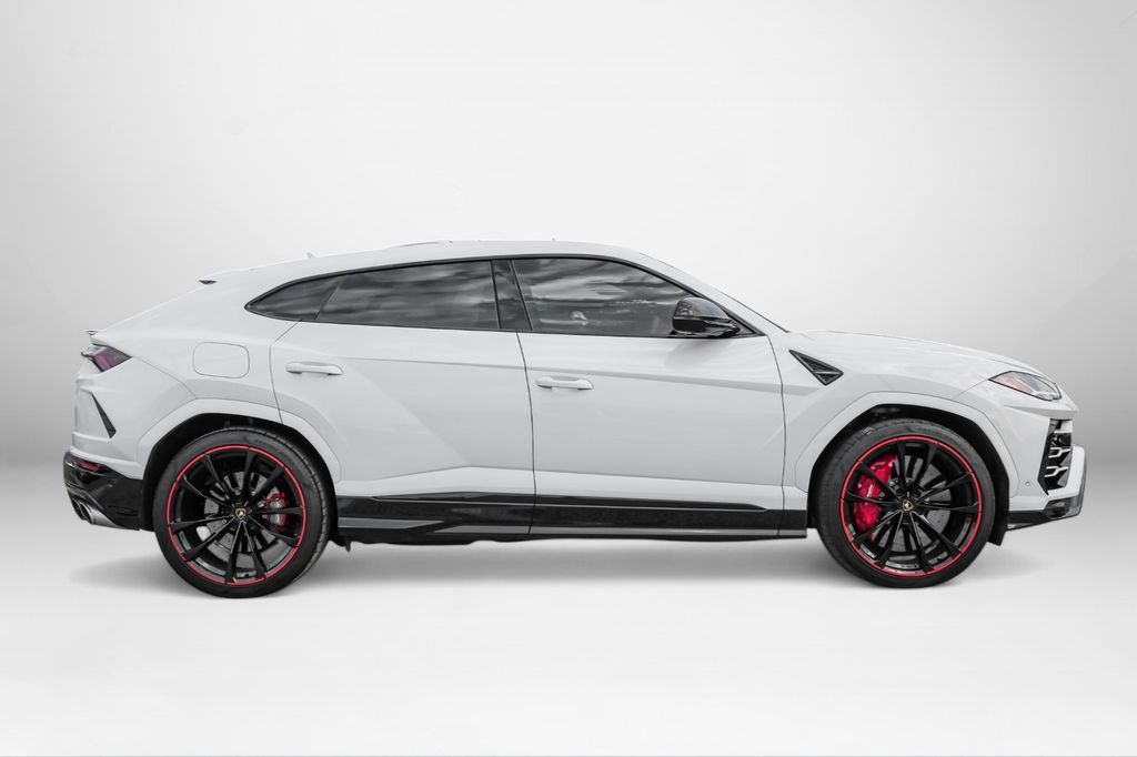 Used 2022 Lamborghini Urus AWD/4WD image 5