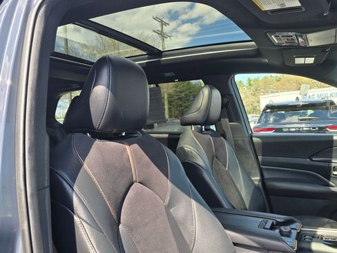 Used 2024 Toyota Grand Highlander AWD Hybrid image 11