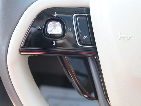Used 2022 Lincoln Corsair AWD w/ Premium Package image 10