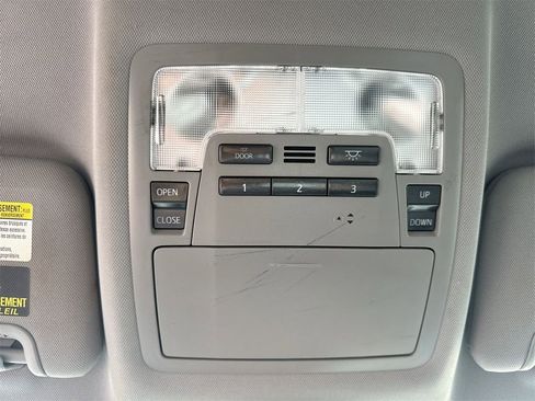 Used 2017 Toyota Highlander XLE image 19