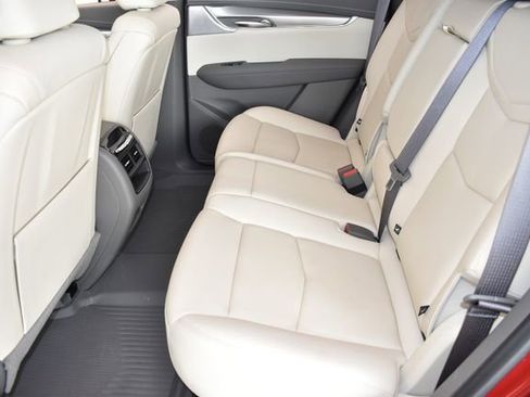 Used 2022 Cadillac XT5 Premium Luxury w/ LPO, Floor Liner Package image 17