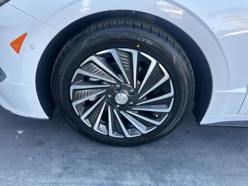 Certified 2023 Hyundai Sonata Limited FWD image 33