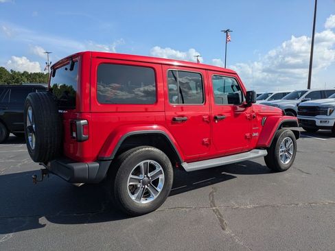 Used 2018 Jeep Wrangler Unlimited Sahara AWD/4WD image 4