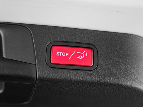 Used 2025 Mercedes-Benz GLB 250 4MATIC image 38