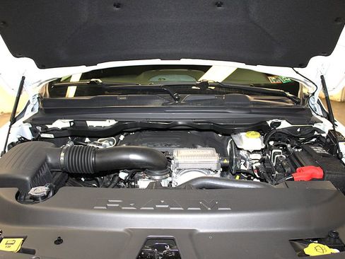 New 2026 RAM 1500 4x4 Crew Cab image 47