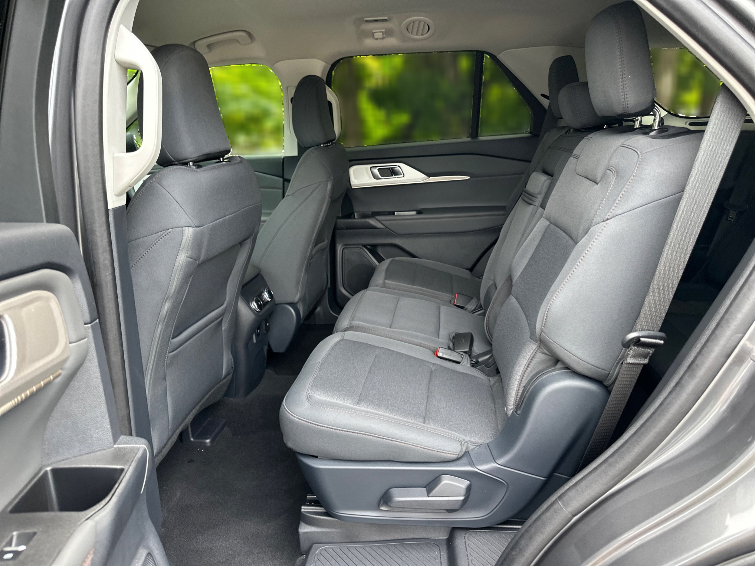 Used 2025 Ford Explorer Active AWD/4WD image 12