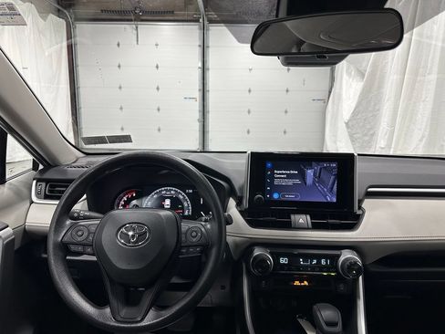 Used 2025 Toyota RAV4 XLE AWD/4WD image 16