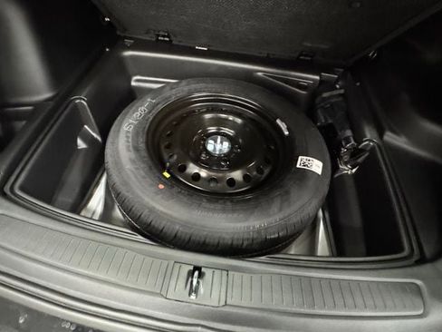 New 2025 Jeep Grand Cherokee Altitude image 21