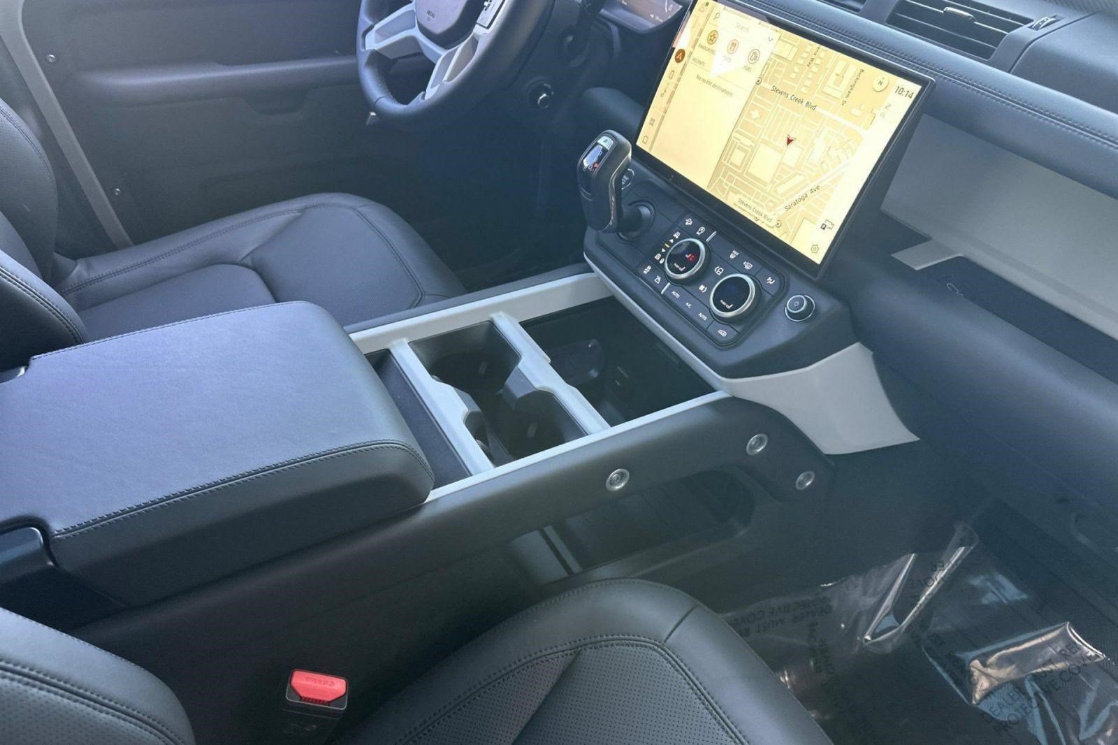 New 2026 Land Rover Defender 130 X-Dynamic SE AWD/4WD image 27