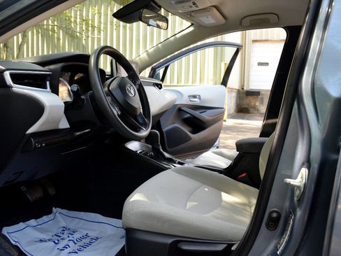 Used 2020 Toyota Corolla LE image 11