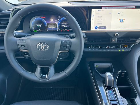 New 2025 Toyota Crown Signia image 11