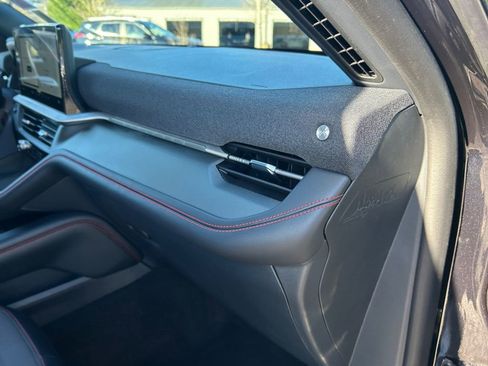 Used 2025 Ford Explorer ST-Line w/ ST-Line Street Pack image 26