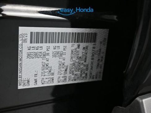 Used 2023 Nissan Rogue S FWD image 17