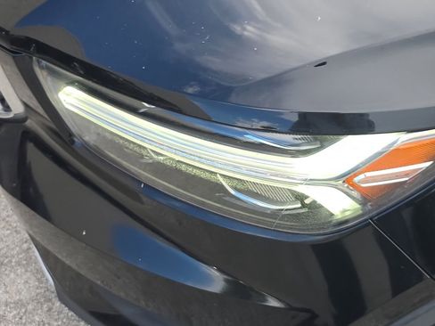 Used 2019 Volvo XC40 T5 Momentum image 11