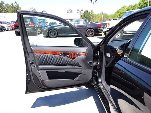 Used 2005 Mercedes-Benz E 500 4MATIC Sedan image 32
