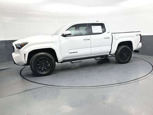 Used 2024 Toyota Tacoma TRD Sport w/ TRD Sport Upgrade Package image 8