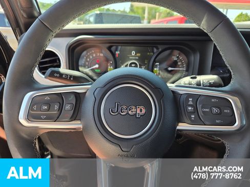 Used 2025 Jeep Wrangler Unlimited Sahara AWD/4WD image 23
