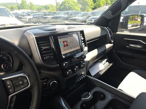 New 2026 RAM 1500 4x4 Crew Cab image 23