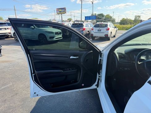 Used 2016 Chrysler 300 S RWD image 32