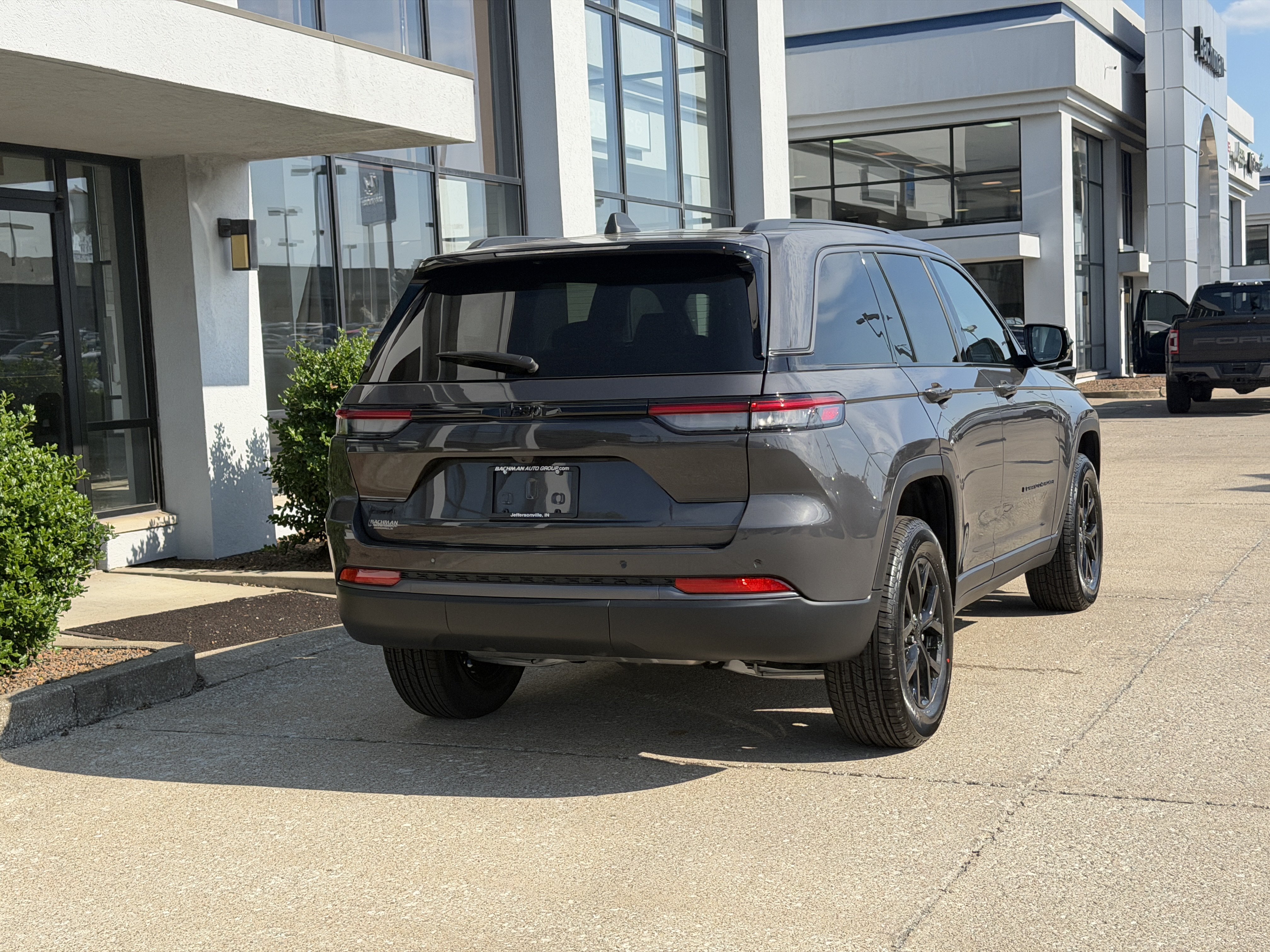 New 2026 Jeep Grand Cherokee Altitude AWD/4WD image 4