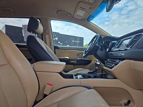 Used 2018 Kia Sedona EX FWD image 36