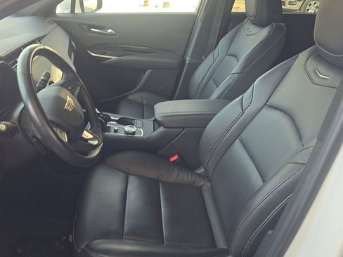 Used 2023 Cadillac XT4 Luxury AWD/4WD image 5