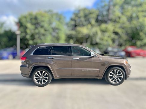 Used 2018 Jeep Grand Cherokee Overland AWD/4WD image 11