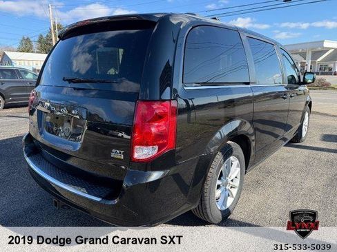 Used 2019 Dodge Grand Caravan SXT image 5