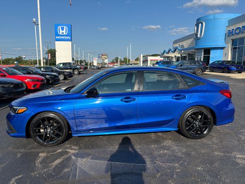 Used 2023 Honda Civic Sport image 1