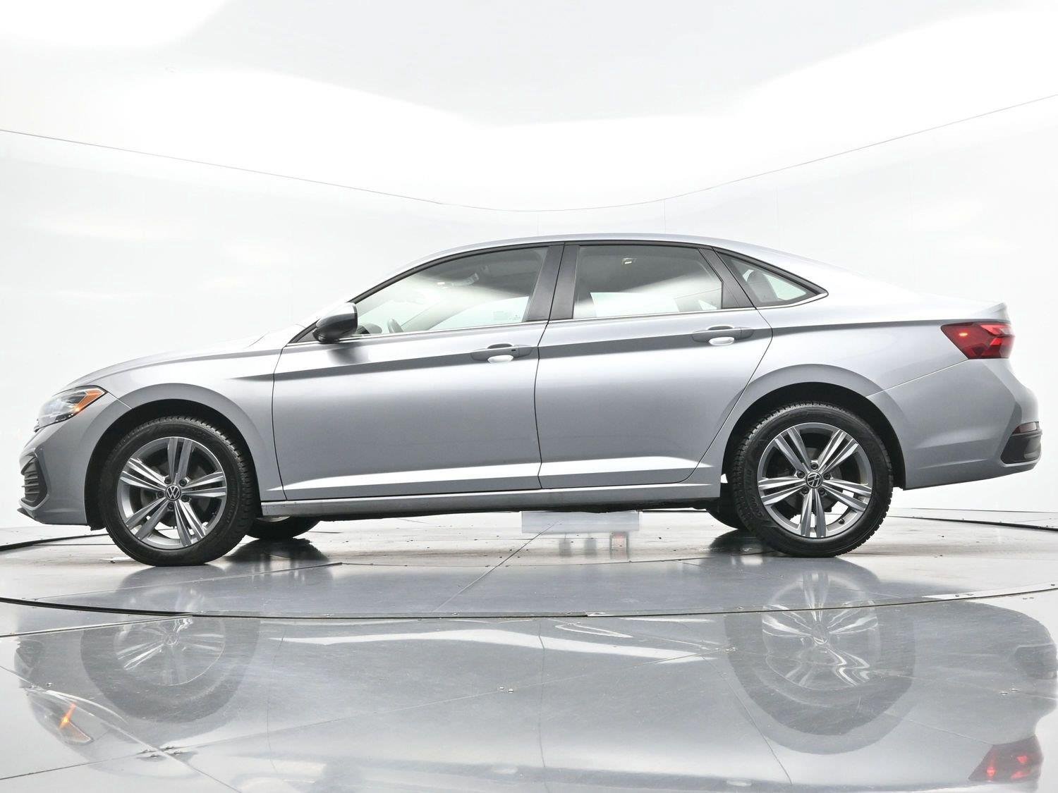 Used 2024 Volkswagen Jetta SE FWD image 47