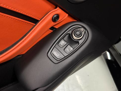 Used 2021 Aston Martin V8 Vantage Base 2dr Coupe image 32