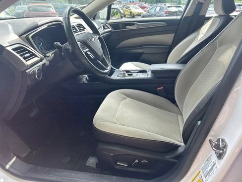 Used 2019 Ford Fusion SE w/ Equipment Group 151A FWD image 12