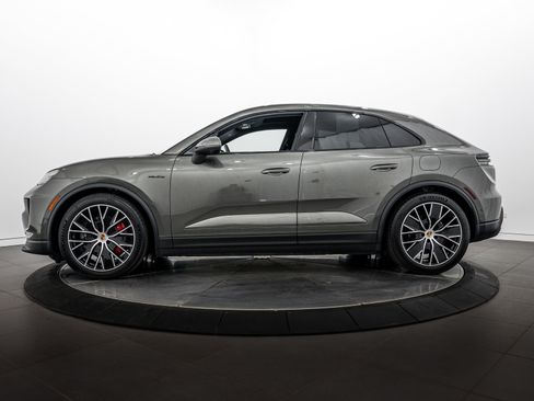 Certified 2025 Porsche Macan 4S Electric AWD/4WD image 2