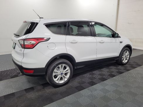 Used 2017 Ford Escape SE w/ SE Cold Weather Package AWD/4WD image 10