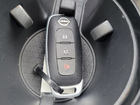 Used 2024 Nissan Rogue S image 21