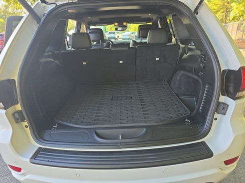 Used 2020 Jeep Grand Cherokee Altitude RWD image 13
