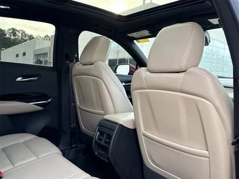Used 2024 Cadillac XT4 Luxury w/ Cold Weather Package image 14