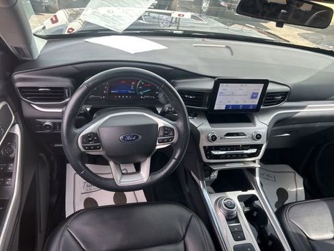 Used 2022 Ford Explorer XLT w/ Equipment Group 202A image 26