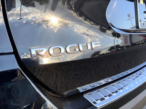 Used 2020 Nissan Rogue S FWD image 31