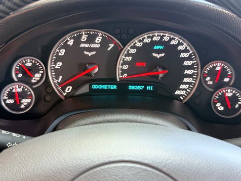 Used 2005 Chevrolet Corvette Coupe w/ Preferred Equipment Group RWD image 32