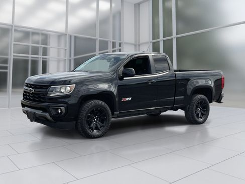 Used 2022 Chevrolet Colorado Z71 w/ Z71 Midnight Edition AWD/4WD image 2