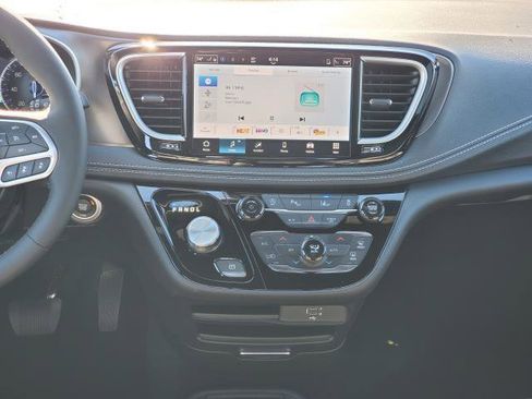 New 2026 Chrysler Pacifica Select image 22