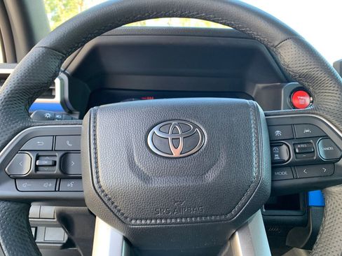 Used 2025 Toyota Tacoma TRD Off-Road image 27