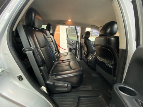 Used 2019 Nissan Pathfinder SL AWD/4WD image 16