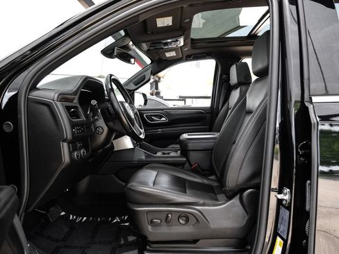 Used 2024 Chevrolet Suburban LT w/ LT Signature Plus Package RWD image 3