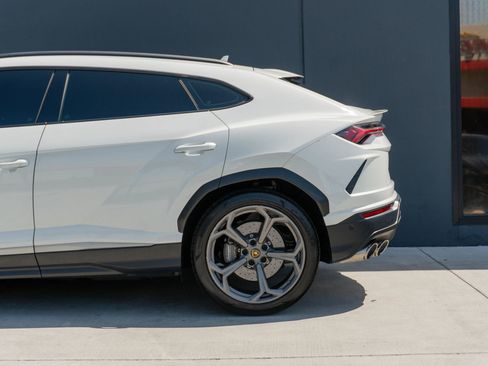 Used 2020 Lamborghini Urus AWD/4WD image 13