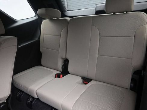 Used 2023 Chevrolet Traverse LS FWD image 15