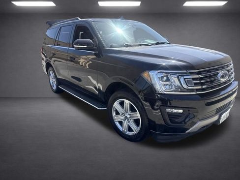 Used 2019 Ford Expedition XLT w/ Equipment Group 202A AWD/4WD image 9