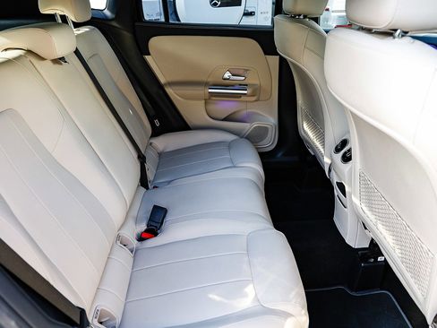 Used 2025 Mercedes-Benz GLA 250 image 18